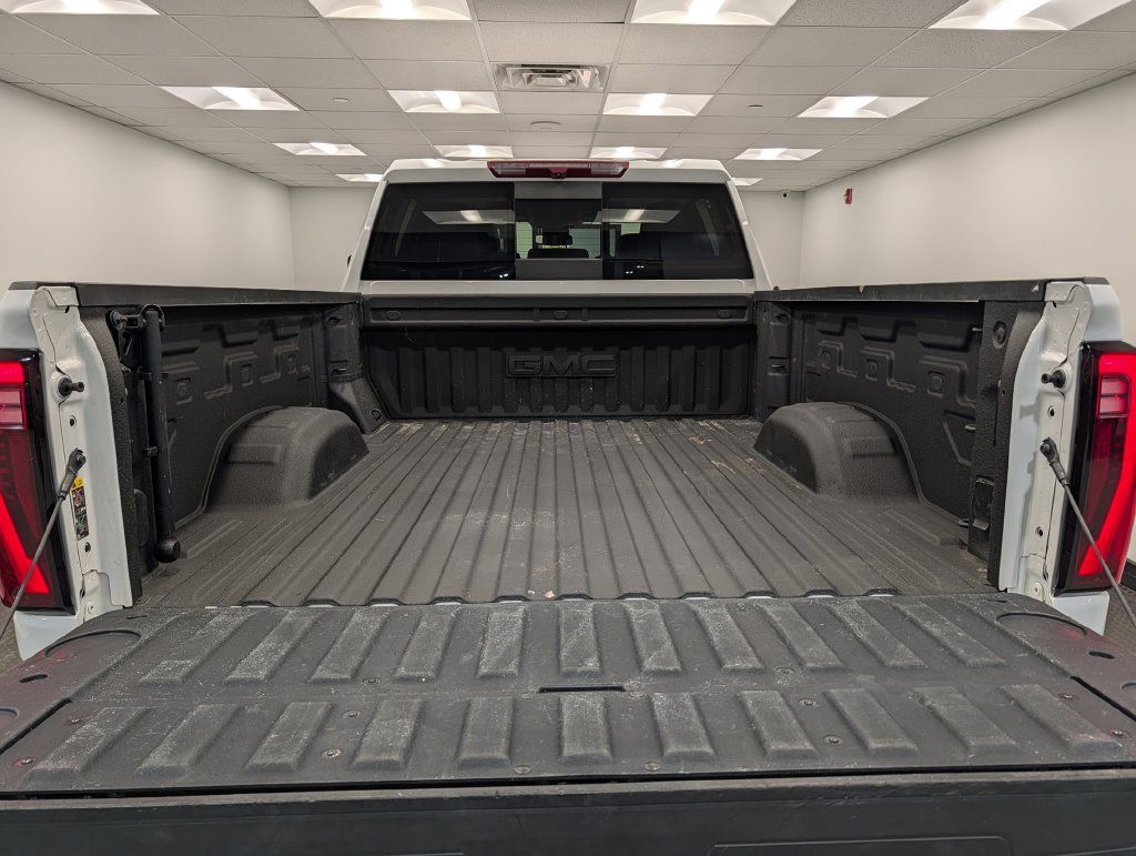Used 2024 GMC Sierra 3500 SLT w/ SLT Convenience Package AWD/4WD image 30
