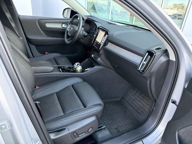 Used 2024 Volvo XC40 B5 Plus w/ Protection Package Premier AWD/4WD image 9