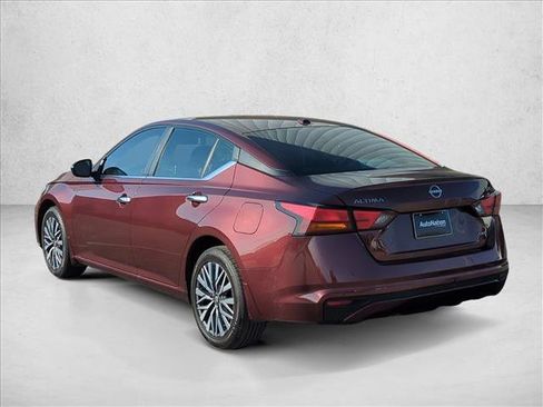Used 2024 Nissan Altima 2.5 SV image 8