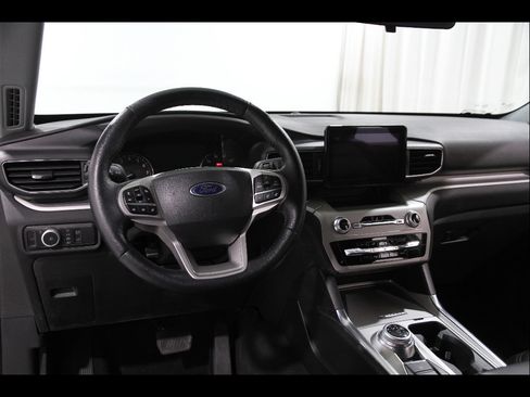 Certified 2022 Ford Explorer XLT w/ Equipment Group 202A AWD/4WD image 7