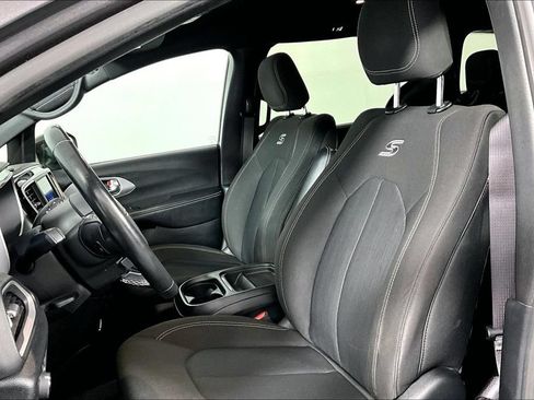 Used 2020 Chrysler Pacifica Touring w/ S Appearance Package FWD image 25
