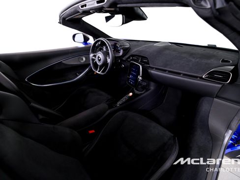 Used 2025 McLaren Artura Spider image 21
