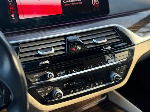 Used 2022 BMW 530i xDrive w/ Convenience Package image 20