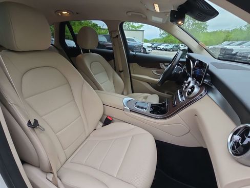 Used 2022 Mercedes-Benz GLC 300 4MATIC image 16
