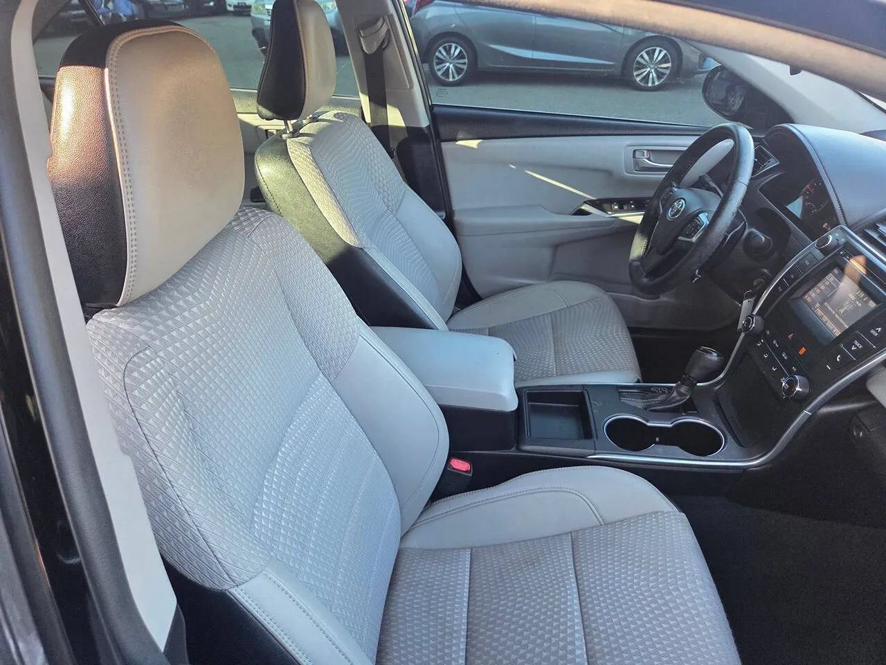 Used 2015 Toyota Camry SE FWD image 22