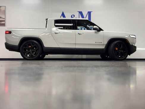 Used 2022 Rivian R1T Adventure image 3