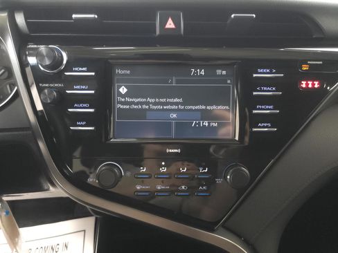 Used 2020 Toyota Camry LE image 5