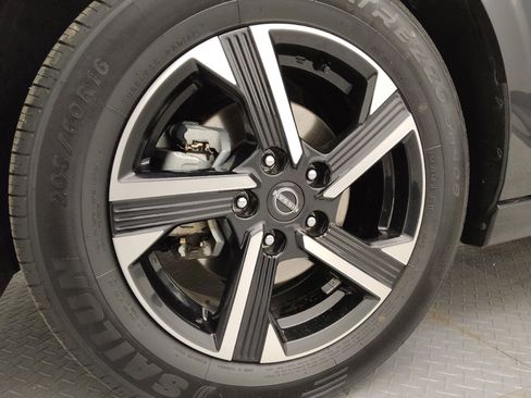 Used 2024 Nissan Sentra SV image 31