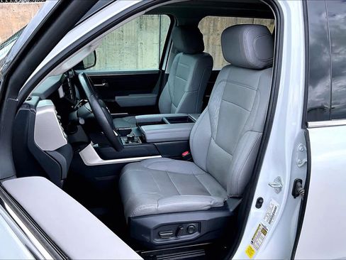 Used 2023 Toyota Tundra Limited AWD/4WD image 8
