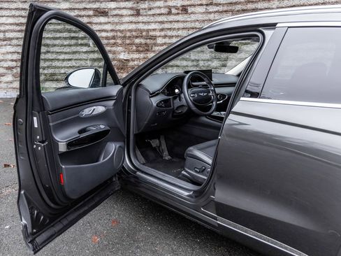 Used 2025 Genesis GV70 2.5T AWD/4WD image 24