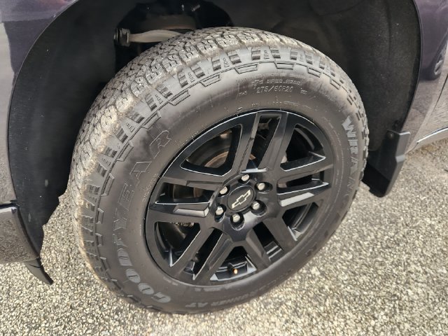 Used 2022 Chevrolet Silverado 1500 Custom w/ LPO, Dark Essentials Package AWD/4WD image 9
