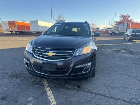 Used 2014 Chevrolet Traverse LT image 2
