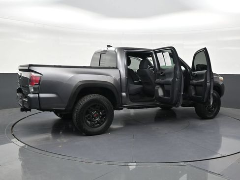 Used 2017 Toyota Tacoma TRD Sport w/ Tow Package RWD image 29