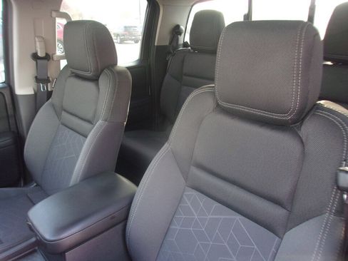 Used 2025 Nissan Frontier SV image 12