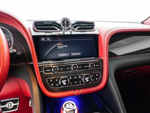 Used 2022 Bentley Bentayga AWD/4WD image 22