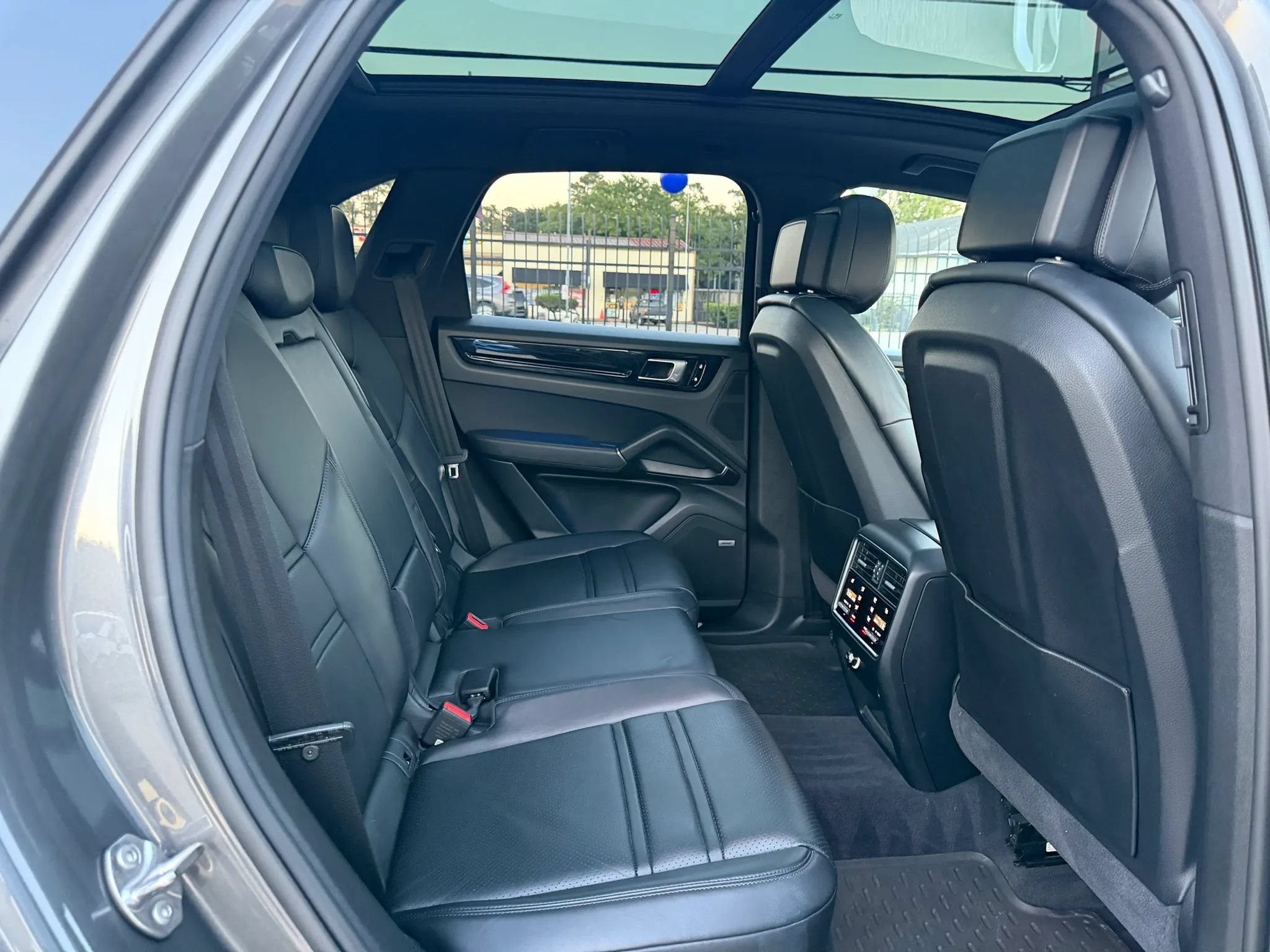 Used 2019 Porsche Cayenne S AWD/4WD image 29