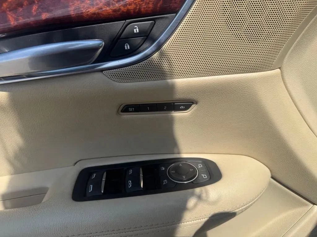 Used 2018 Cadillac XT5 Luxury w/ Driver Awareness Package FWD image 12