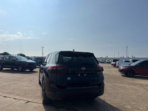 Certified 2024 Nissan Rogue SV FWD image 17