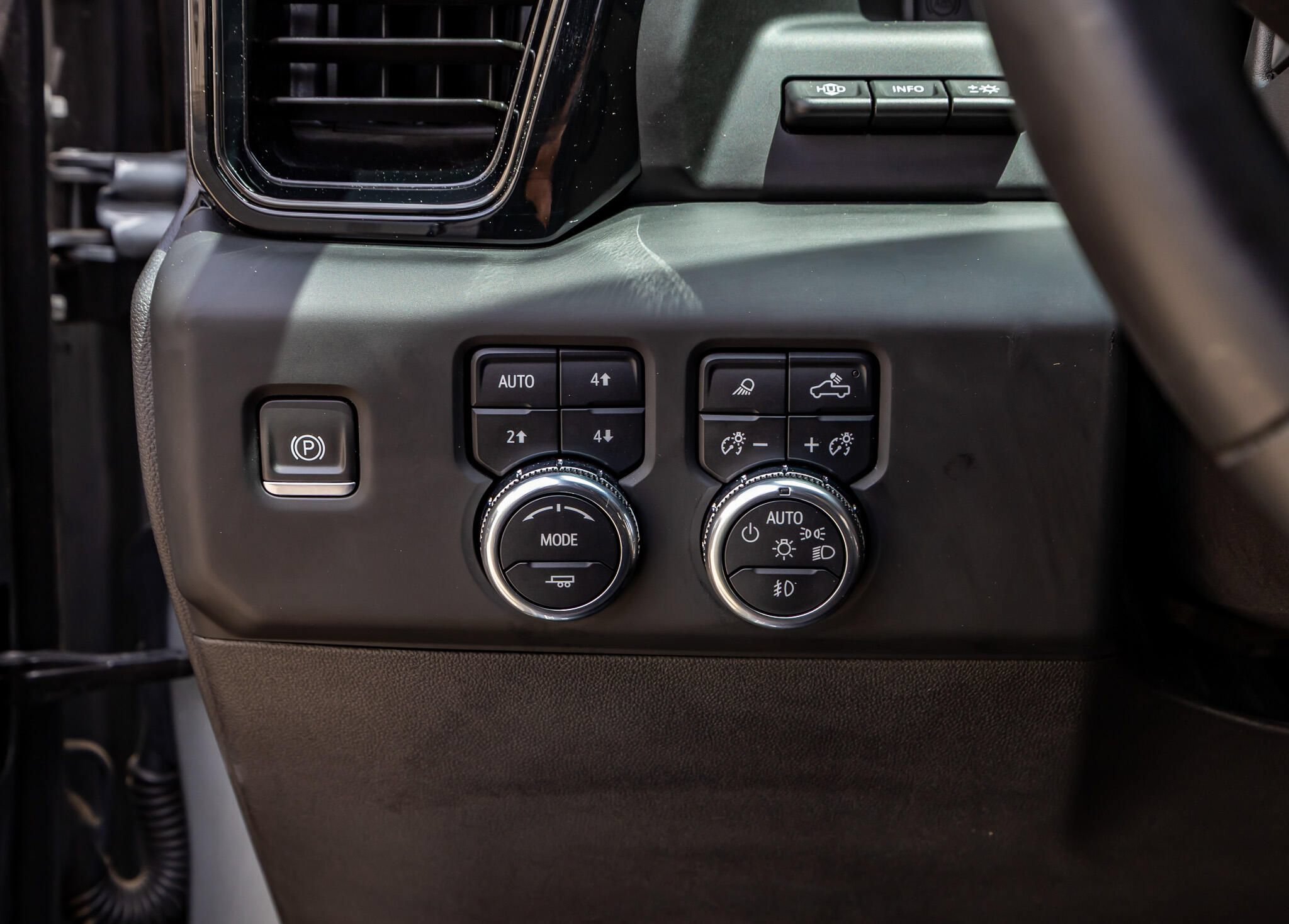 Used 2024 GMC Sierra 1500 AT4 w/ Technology Package AWD/4WD image 21