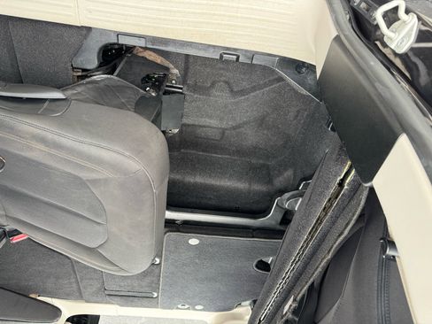 Used 2018 Chrysler Pacifica LX image 29