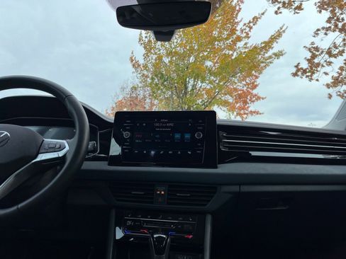 Used 2025 Volkswagen Jetta SE image 21