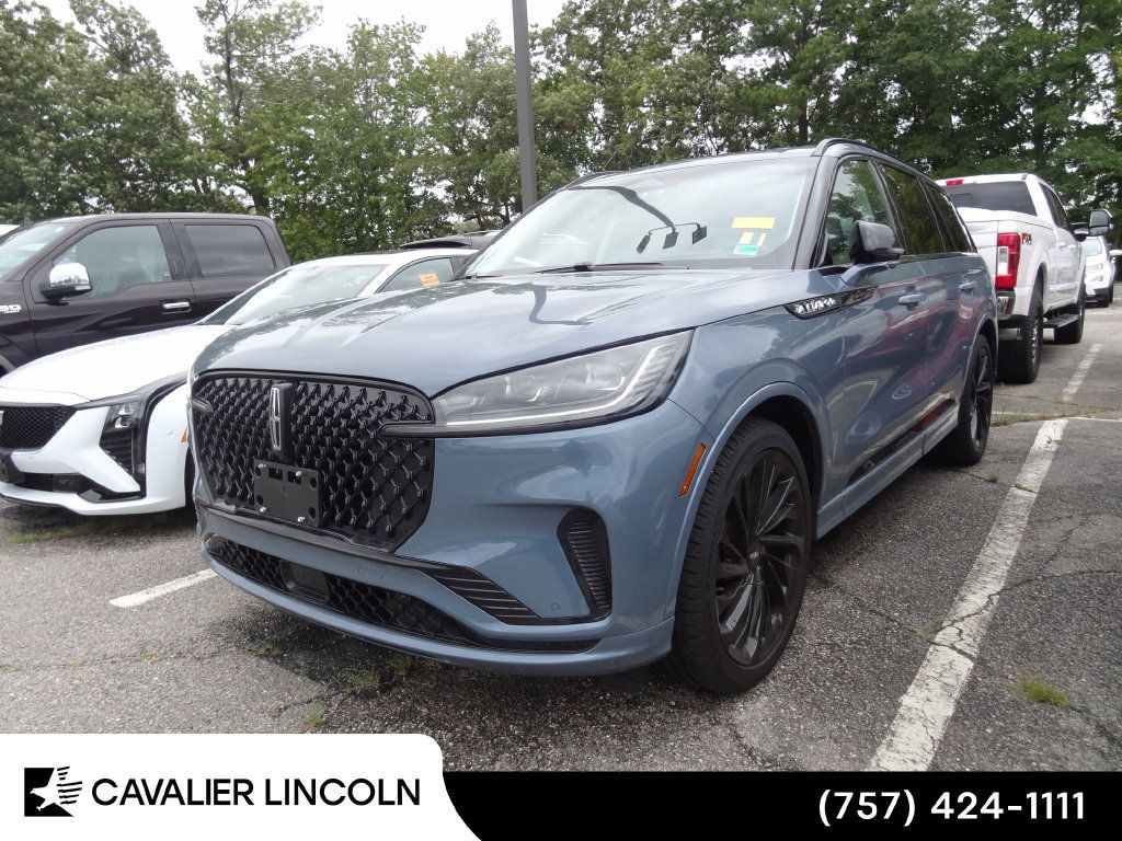 Used 2025 Lincoln Aviator Reserve w/ Equipment Group 201A AWD/4WD image 3