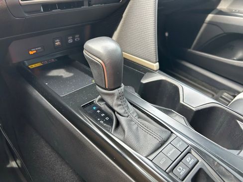 Certified 2025 Toyota Camry SE FWD image 27
