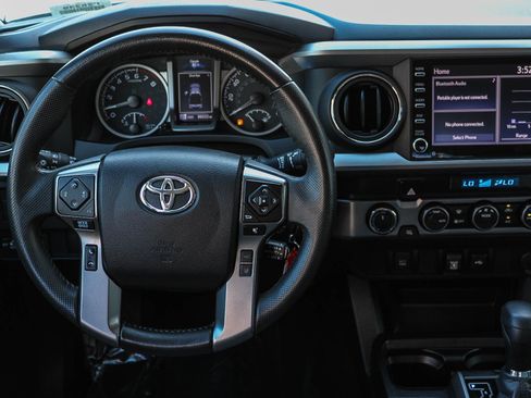 Certified 2021 Toyota Tacoma SR5 AWD/4WD image 15