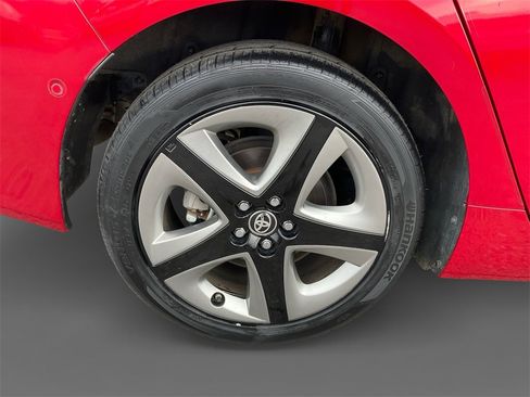 Used 2020 Toyota Prius L Eco image 10