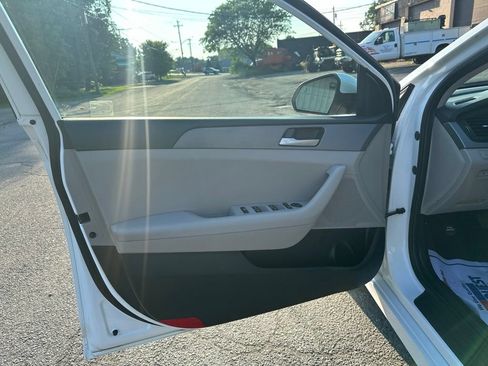 Used 2018 Hyundai Sonata SE w/ Cargo Package FWD image 16