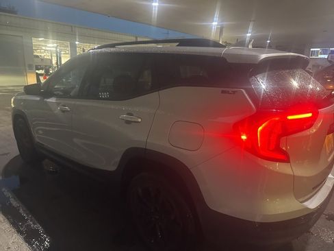 Used 2021 GMC Terrain SLT w/ Elevation Edition image 6