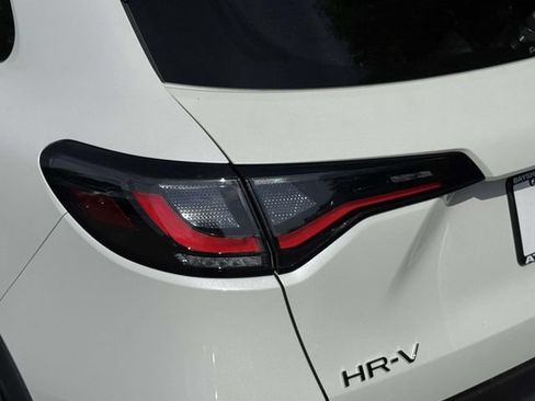 Certified 2023 Honda HR-V LX image 9