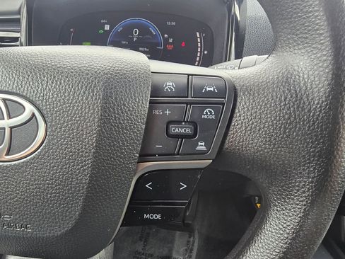 Used 2025 Toyota Camry LE image 21