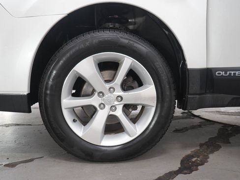 Used 2014 Subaru Outback 2.5i Limited w/ Moonroof Package AWD/4WD image 29