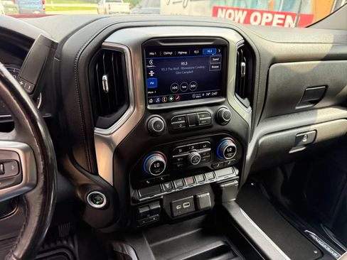 Used 2022 Chevrolet Silverado 3500 LT w/ Convenience Package AWD/4WD image 18