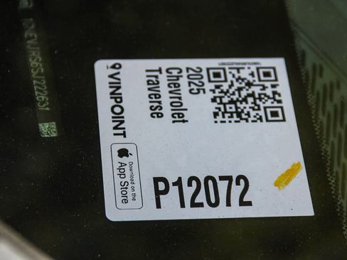 Used 2025 Chevrolet Traverse Z71 image 28