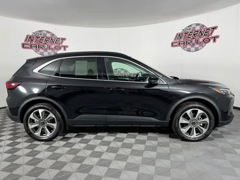 Used 2025 Ford Escape Platinum w/ Premium Technology Package image 8