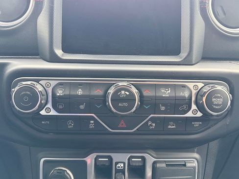 Used 2020 Jeep Gladiator Rubicon AWD/4WD image 22
