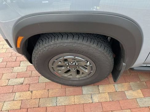Used 2026 Nissan Frontier Pro-X w/ Pro-X Convenience Package RWD image 2