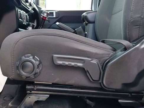 Used 2020 Jeep Wrangler Unlimited Sahara AWD/4WD image 13