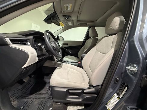 Certified 2023 Toyota Corolla Cross LE w/ Moonroof Package image 13