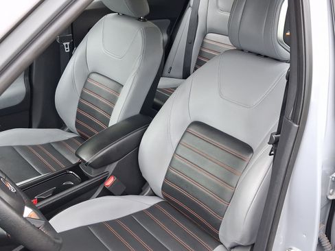 Used 2023 Nissan Kicks SR w/ SR Premium Package FWD image 18