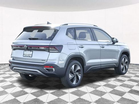 New 2025 Volkswagen Taos SE image 15