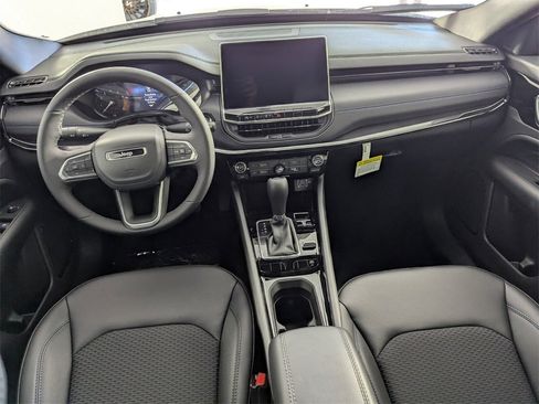 New 2026 Jeep Compass Latitude image 13