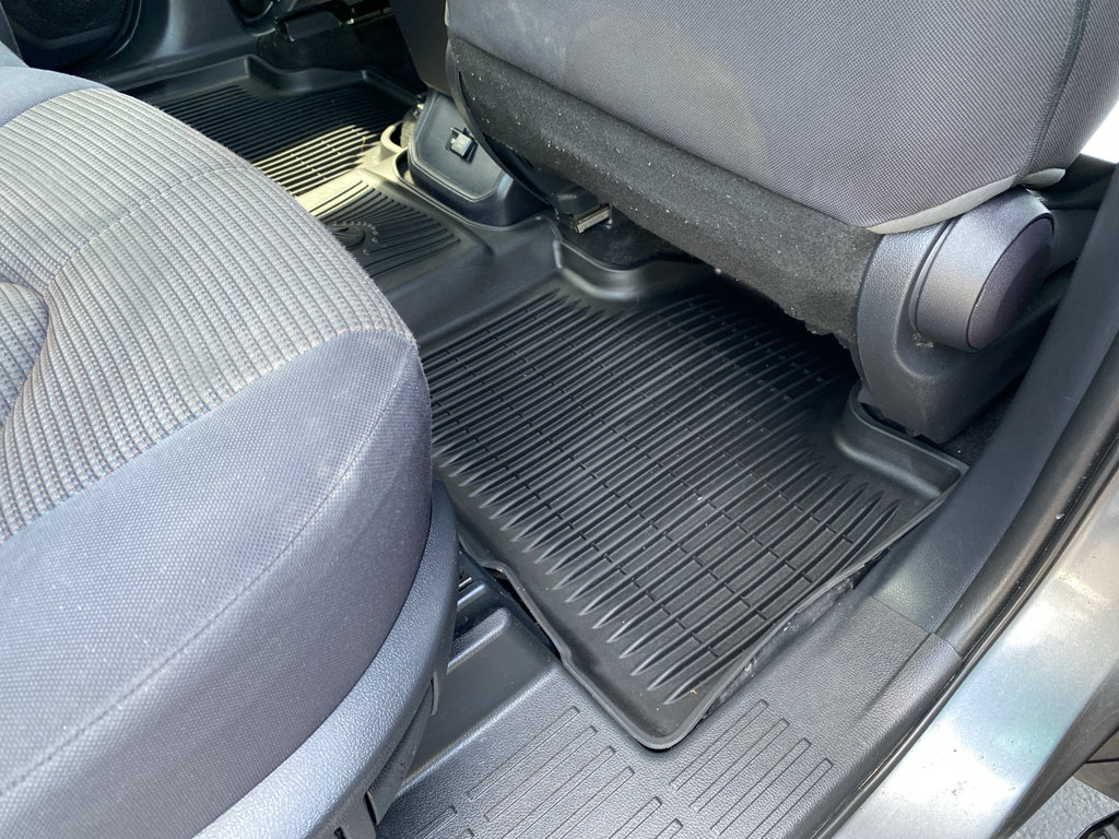 Used 2020 Toyota Highlander LE AWD/4WD image 13