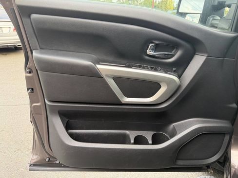 Used 2017 Nissan Titan SV image 24
