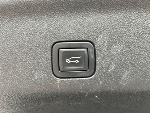 Used 2023 Chevrolet Tahoe High Country AWD/4WD image 13