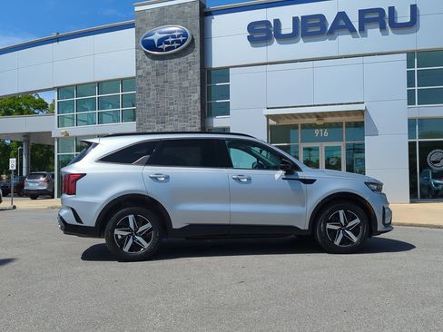 Used 2021 Kia Sorento S w/ Panoramic Sunroof Package FWD image 8