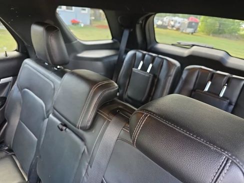 Used 2018 Ford Explorer Limited image 12