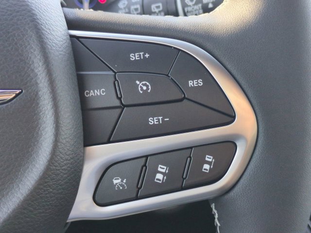 New 2026 Chrysler Pacifica Select FWD image 25